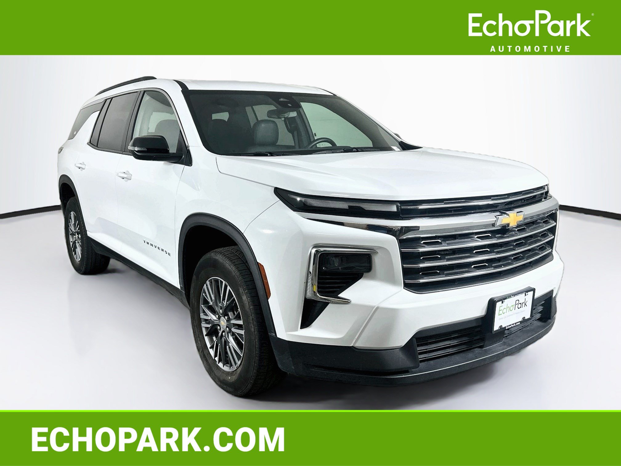 Used 2025 Chevrolet Traverse LT