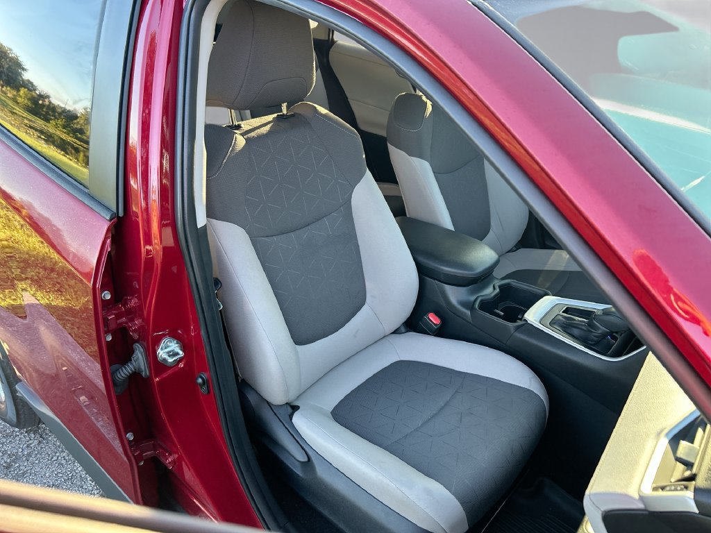 Used 2025 Toyota RAV4 XLE w/ Convenience Package FWD image 33