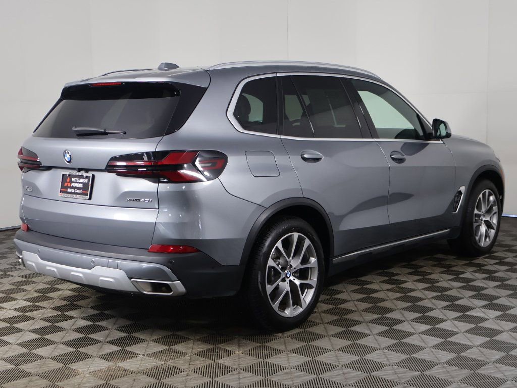 Used 2024 BMW X5 xDrive40i w/ Parking Assistance Package AWD/4WD image 10