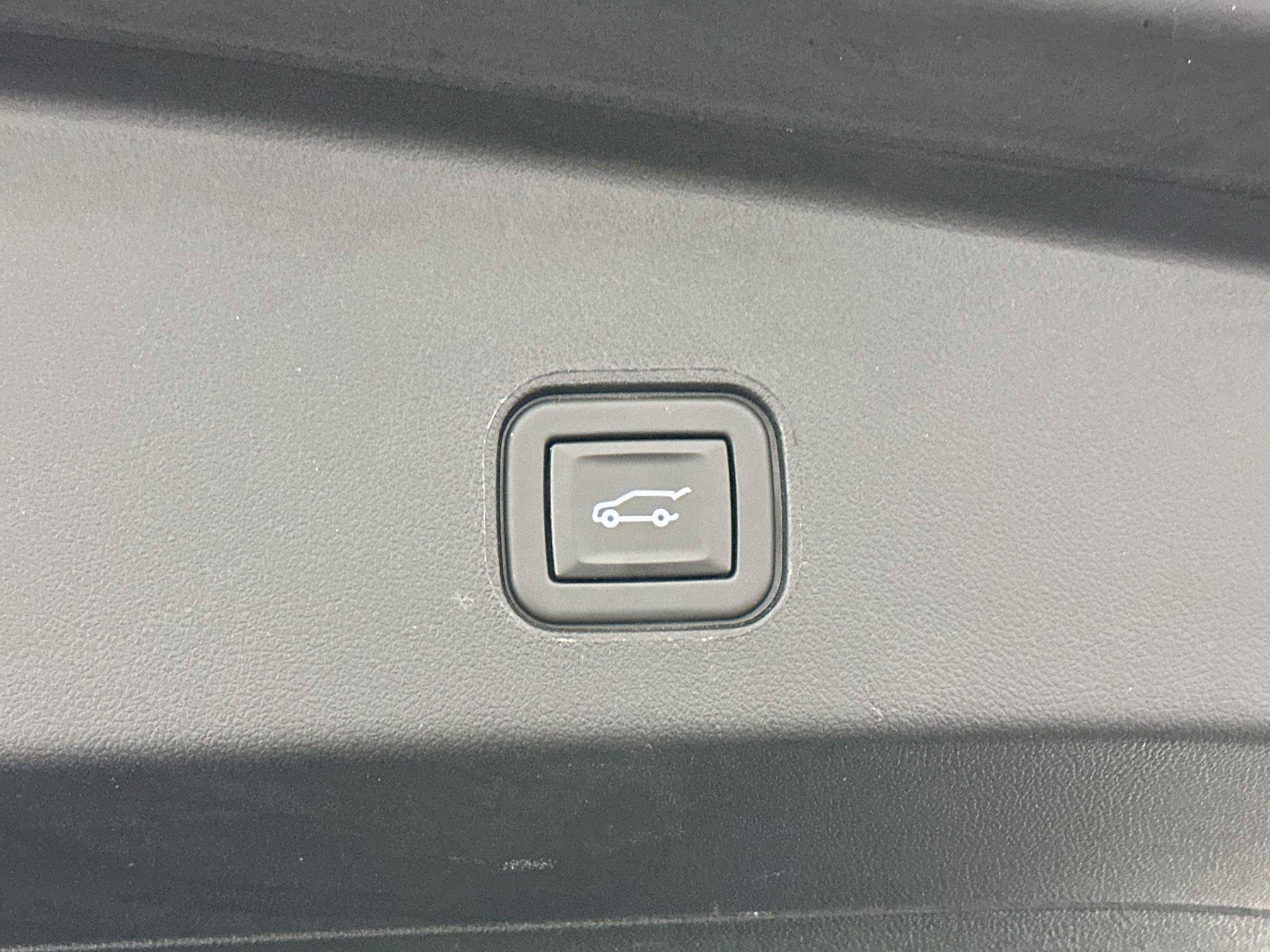 Used 2024 Cadillac Lyriq Luxury w/ LPO, Floor Liner Package AWD/4WD image 32