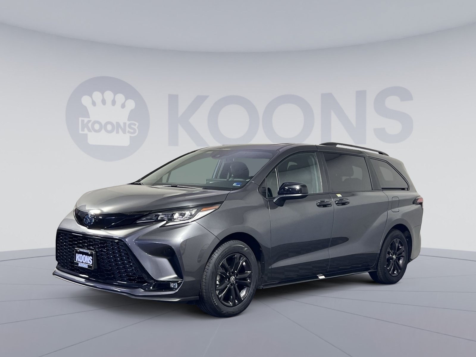 Used 2025 Toyota Sienna XSE w/ XSE Plus Package AWD/4WD image 1