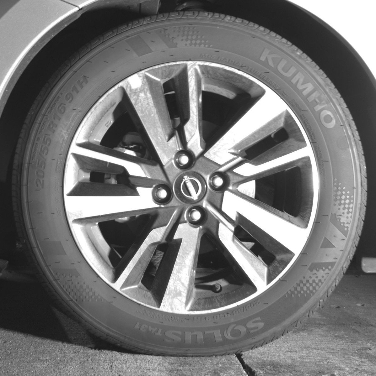 Used 2025 Nissan Versa SV image 12