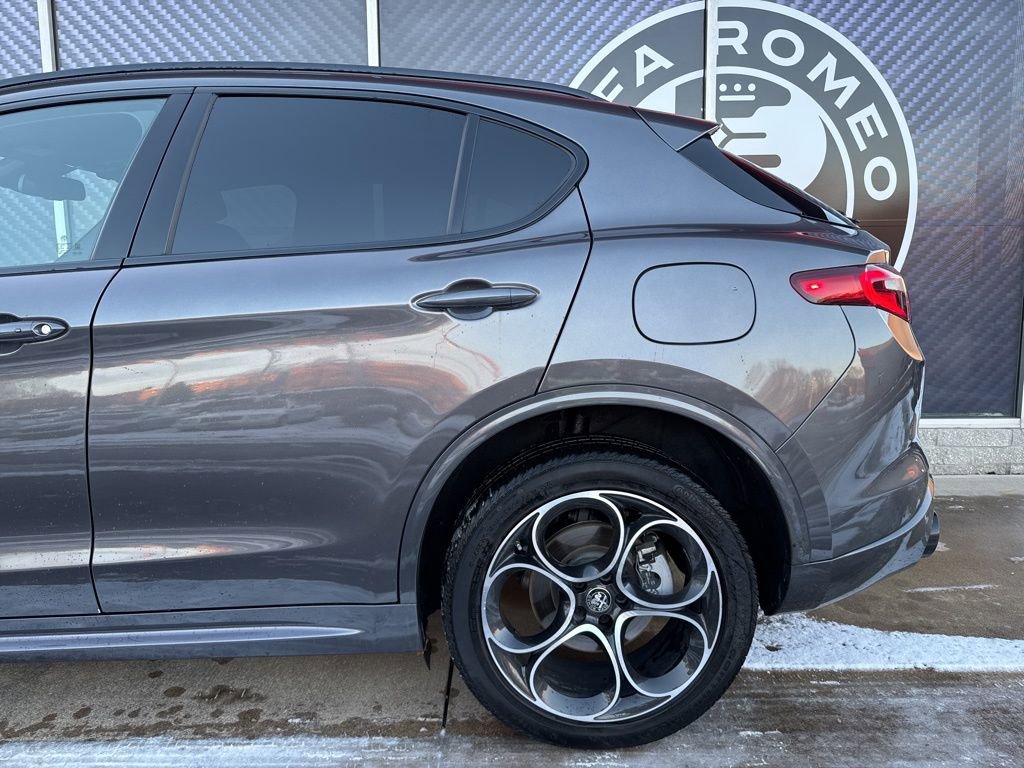 Used 2023 Alfa Romeo Stelvio Ti image 11