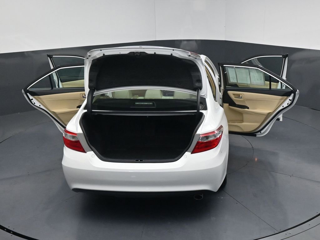 Used 2017 Toyota Camry XLE w/ Moonroof Package FWD image 22
