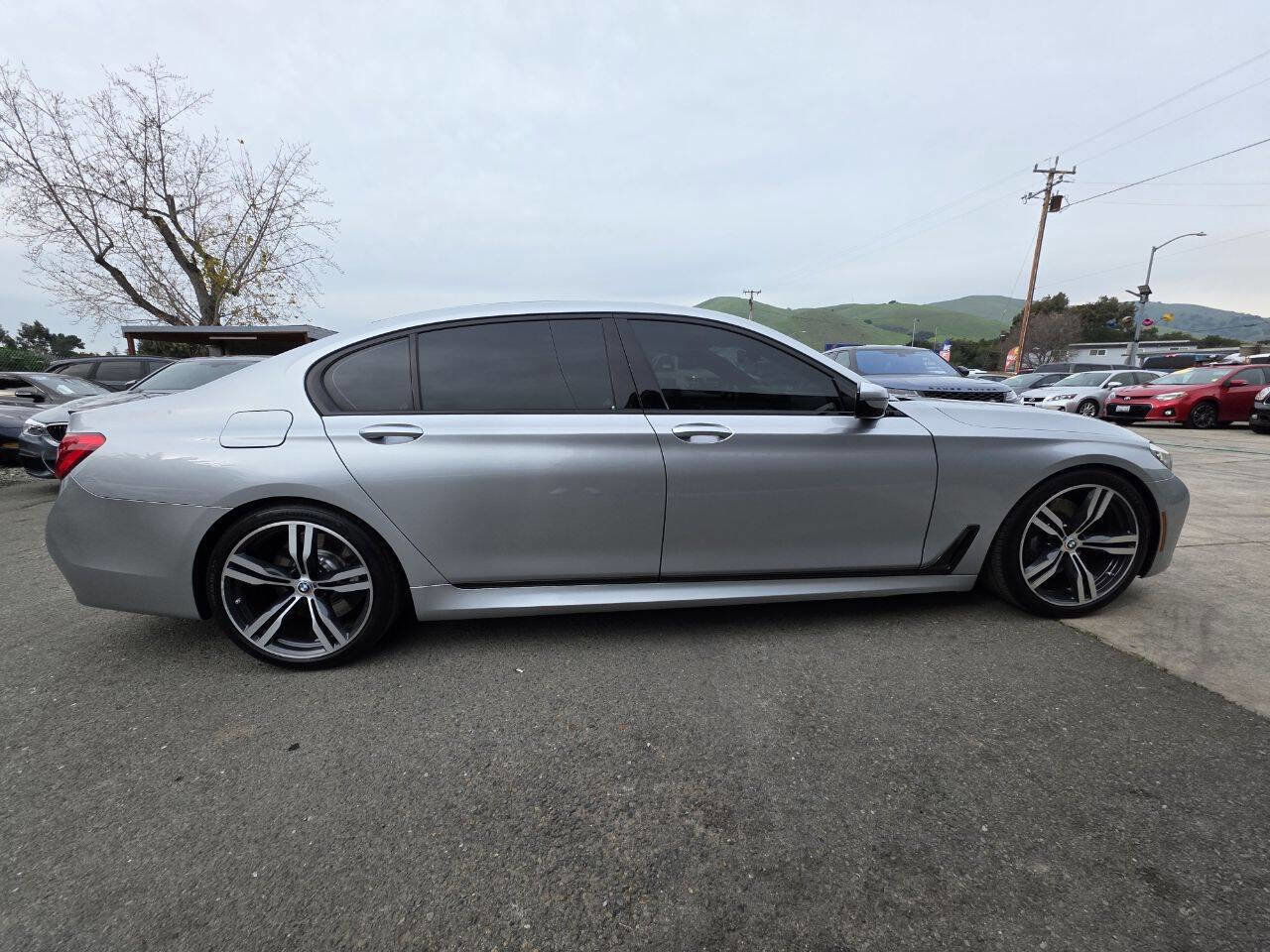 Used 2016 BMW 740i image 3