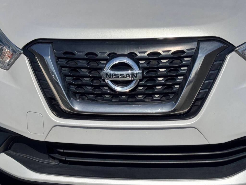 Used 2018 Nissan Kicks SR image 22