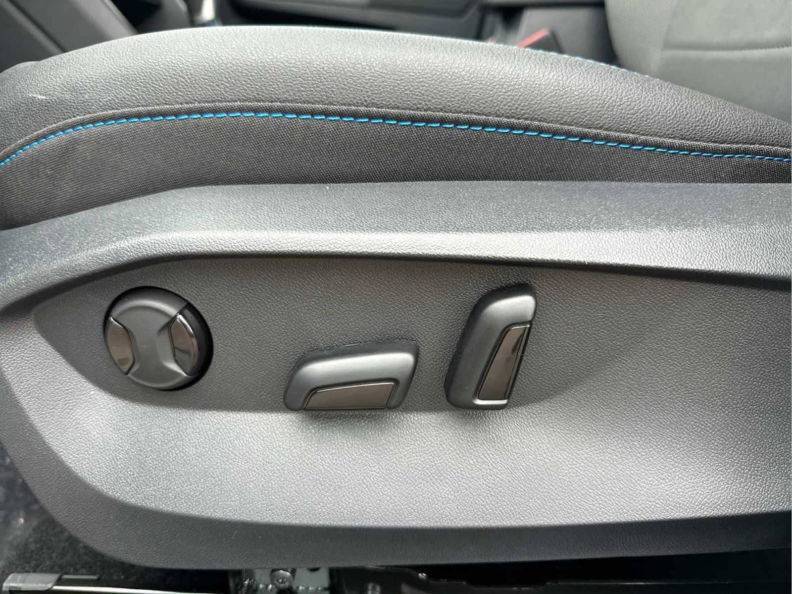 Certified 2024 Volkswagen Taos SE image 24