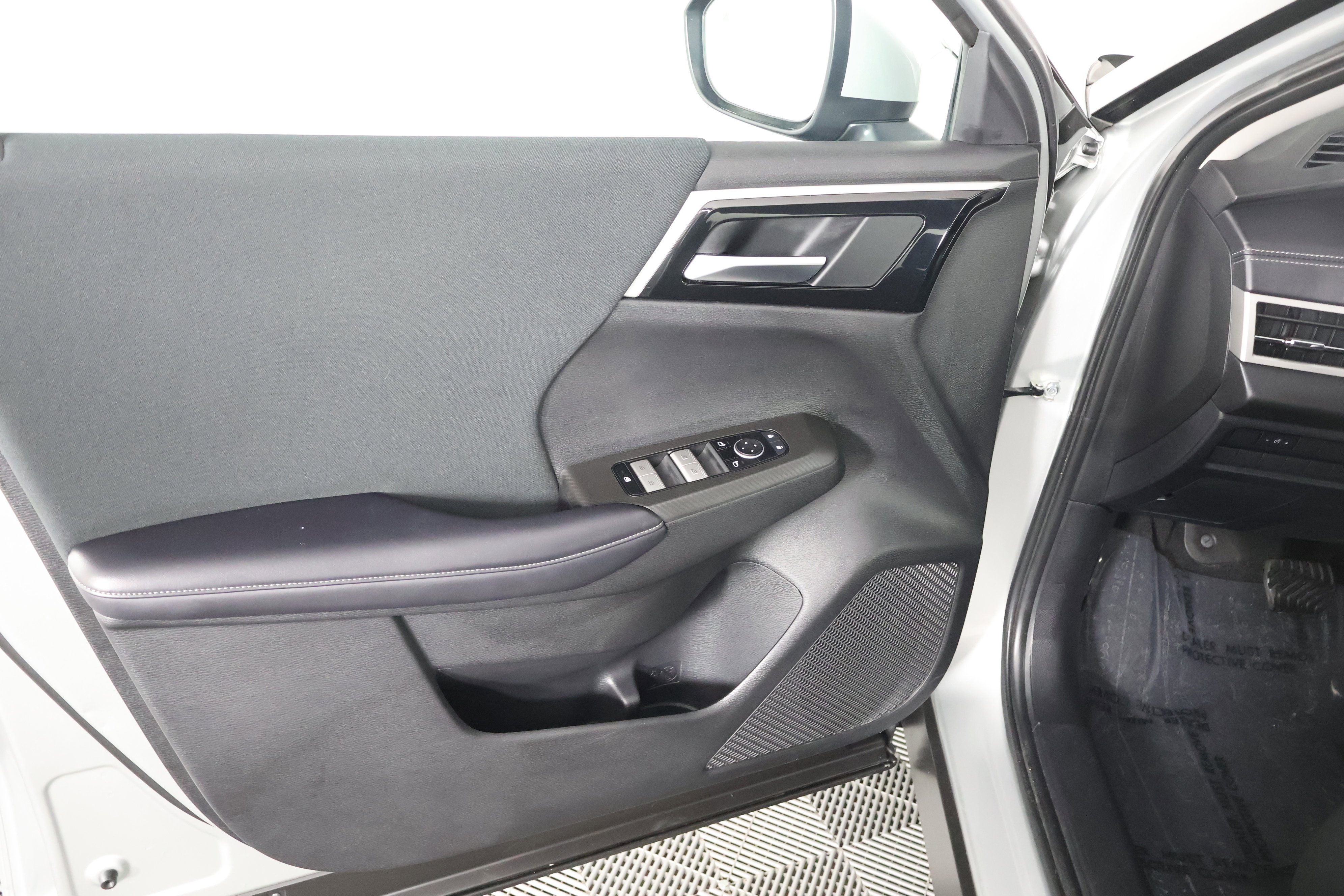 Used 2024 Mitsubishi Outlander ES image 35