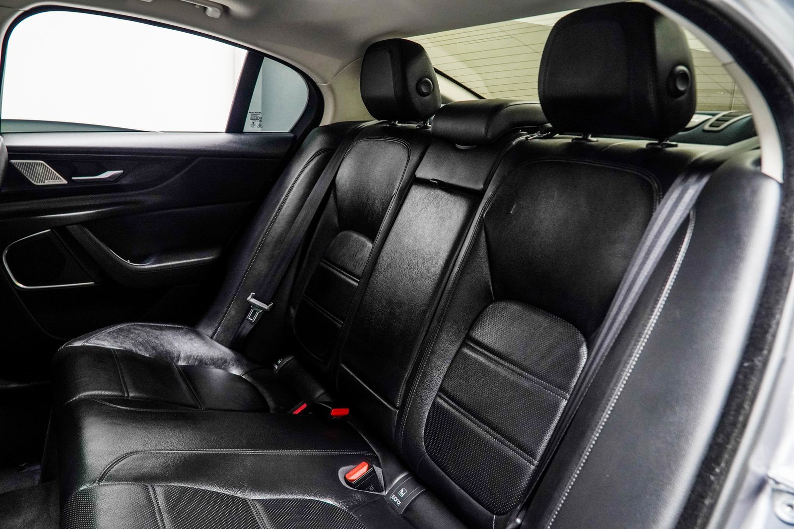 Used 2020 Jaguar XE S image 38