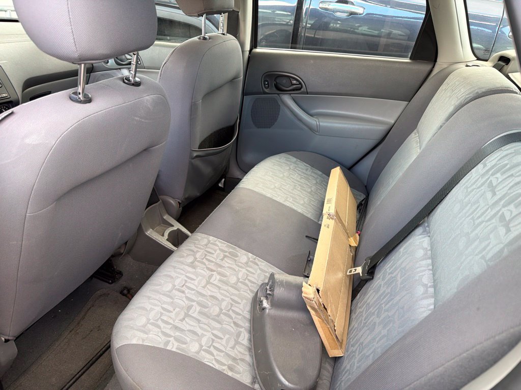 Used 2005 Ford Focus ZXW Wagon FWD image 5
