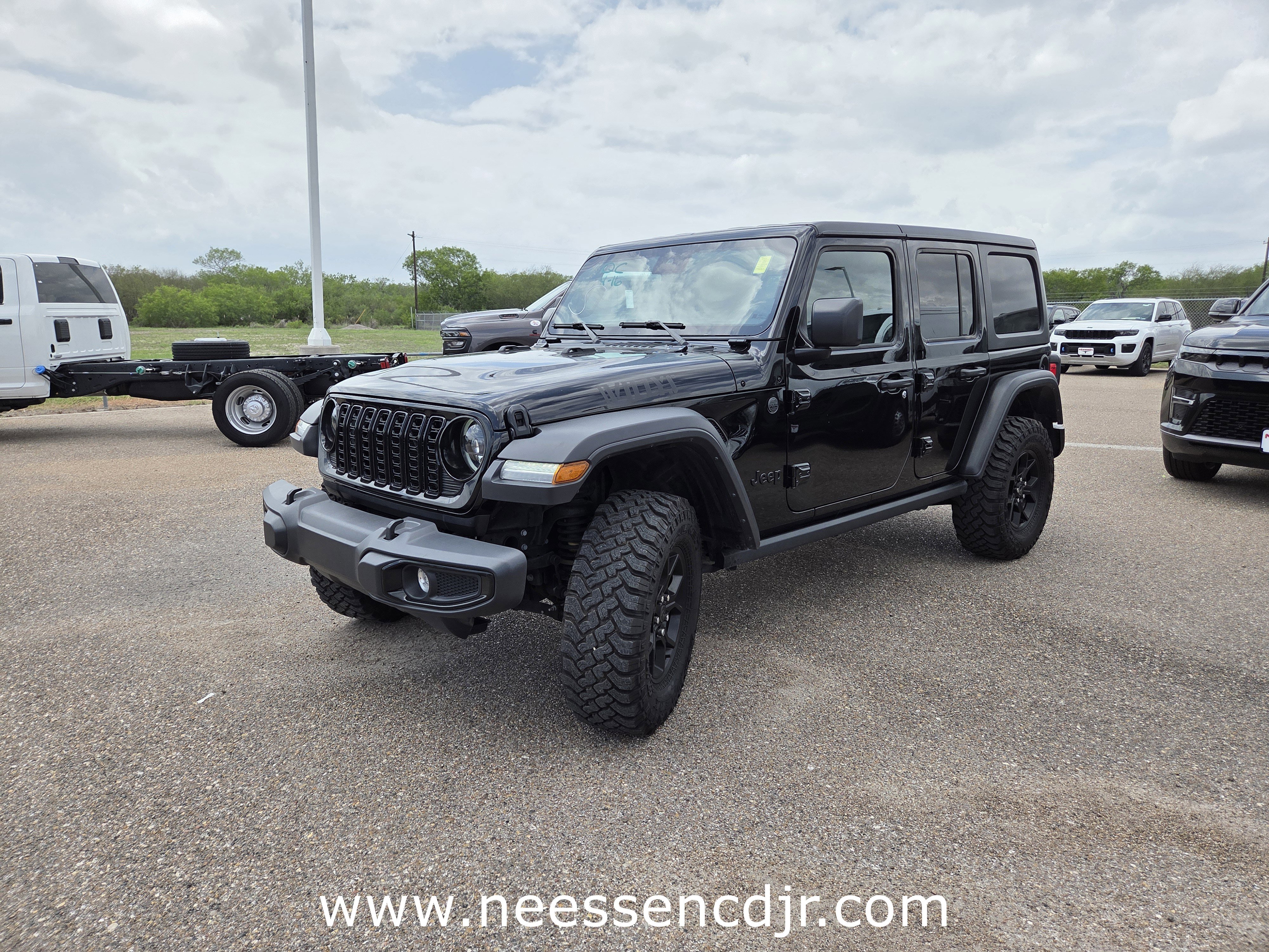 Used 2025 Jeep Wrangler Willys image 3