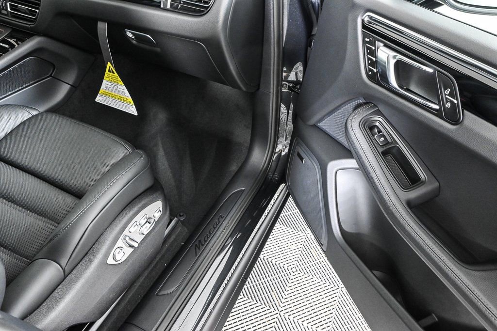 Certified 2026 Porsche Macan AWD/4WD image 26