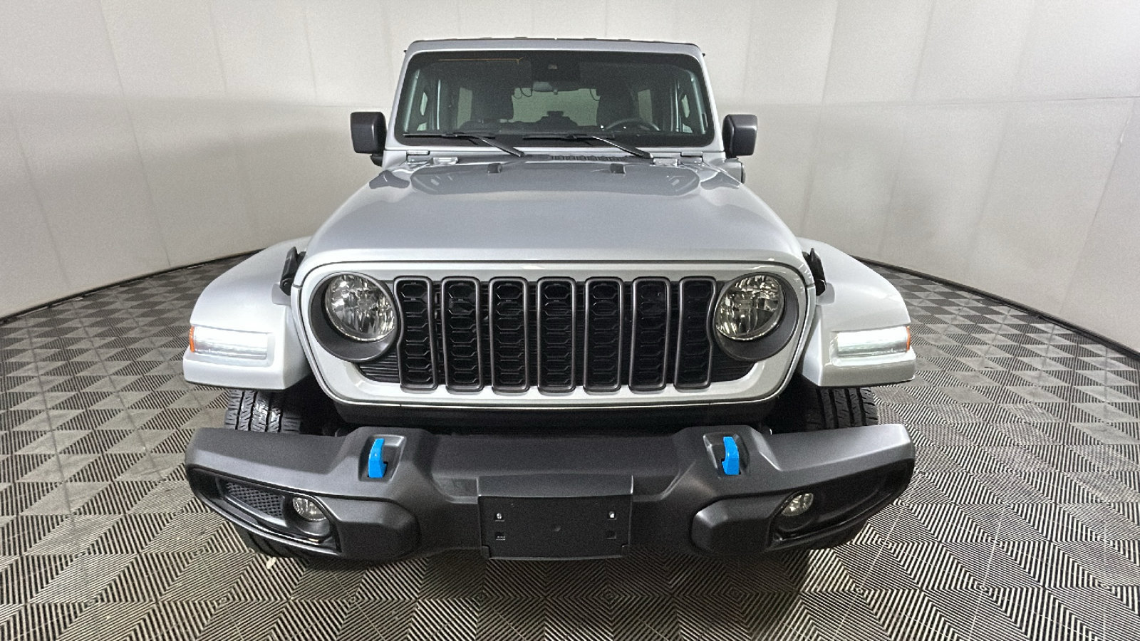 Used 2024 Jeep Wrangler Unlimited w/ Convenience Group AWD/4WD image 9