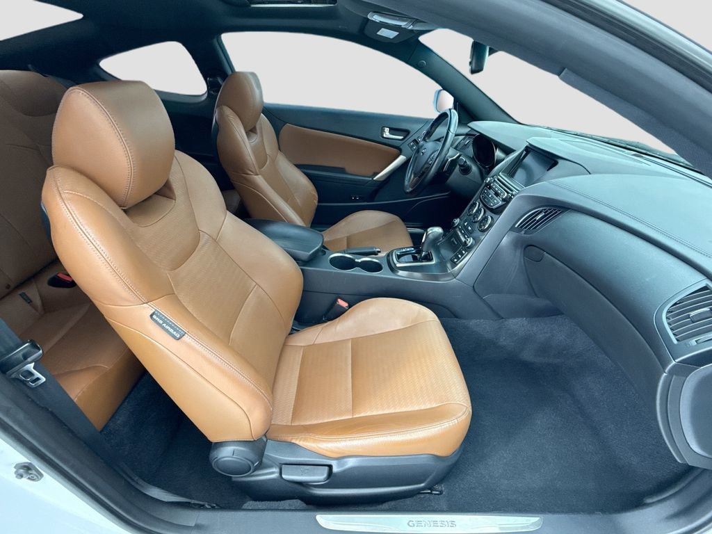 Used 2016 Hyundai Genesis Coupe 3.8 RWD image 18