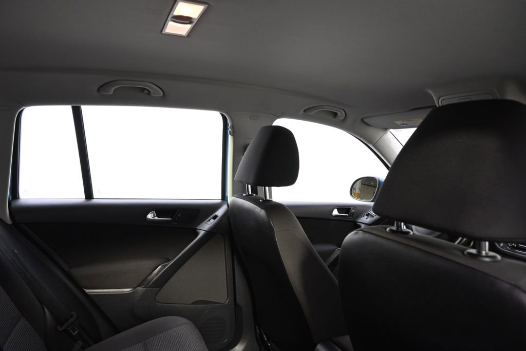 Used 2018 Volkswagen Tiguan Limited w/ Premium Package image 17