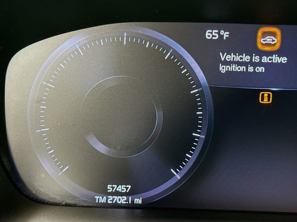 Used 2020 Volvo XC40 T5 Momentum image 12