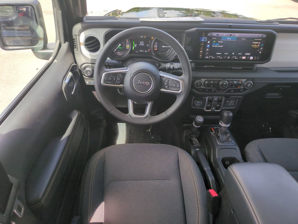 Used 2025 Jeep Wrangler Unlimited Sahara AWD/4WD image 17