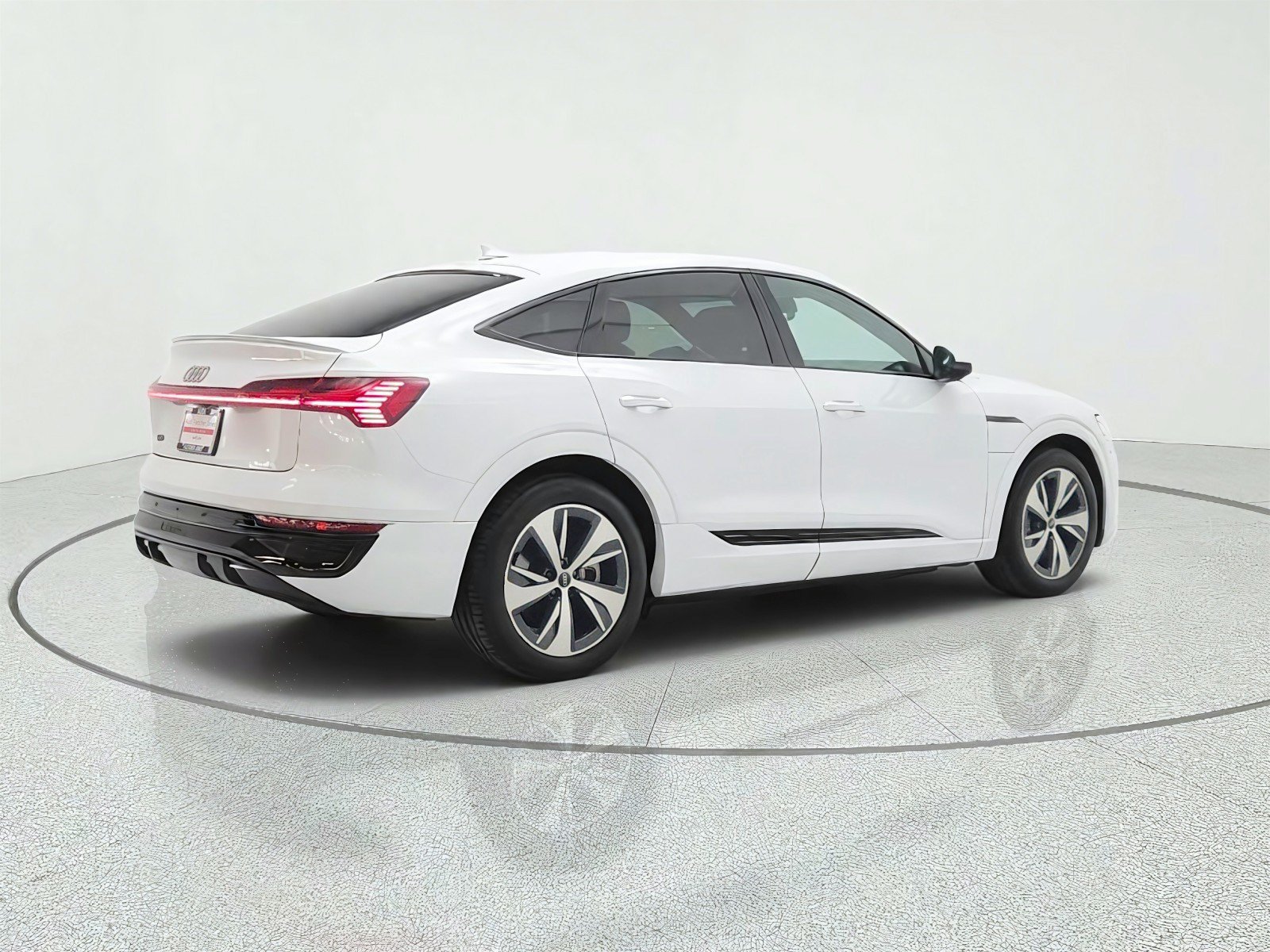 Used 2024 Audi Q8 e-tron Premium AWD/4WD image 5