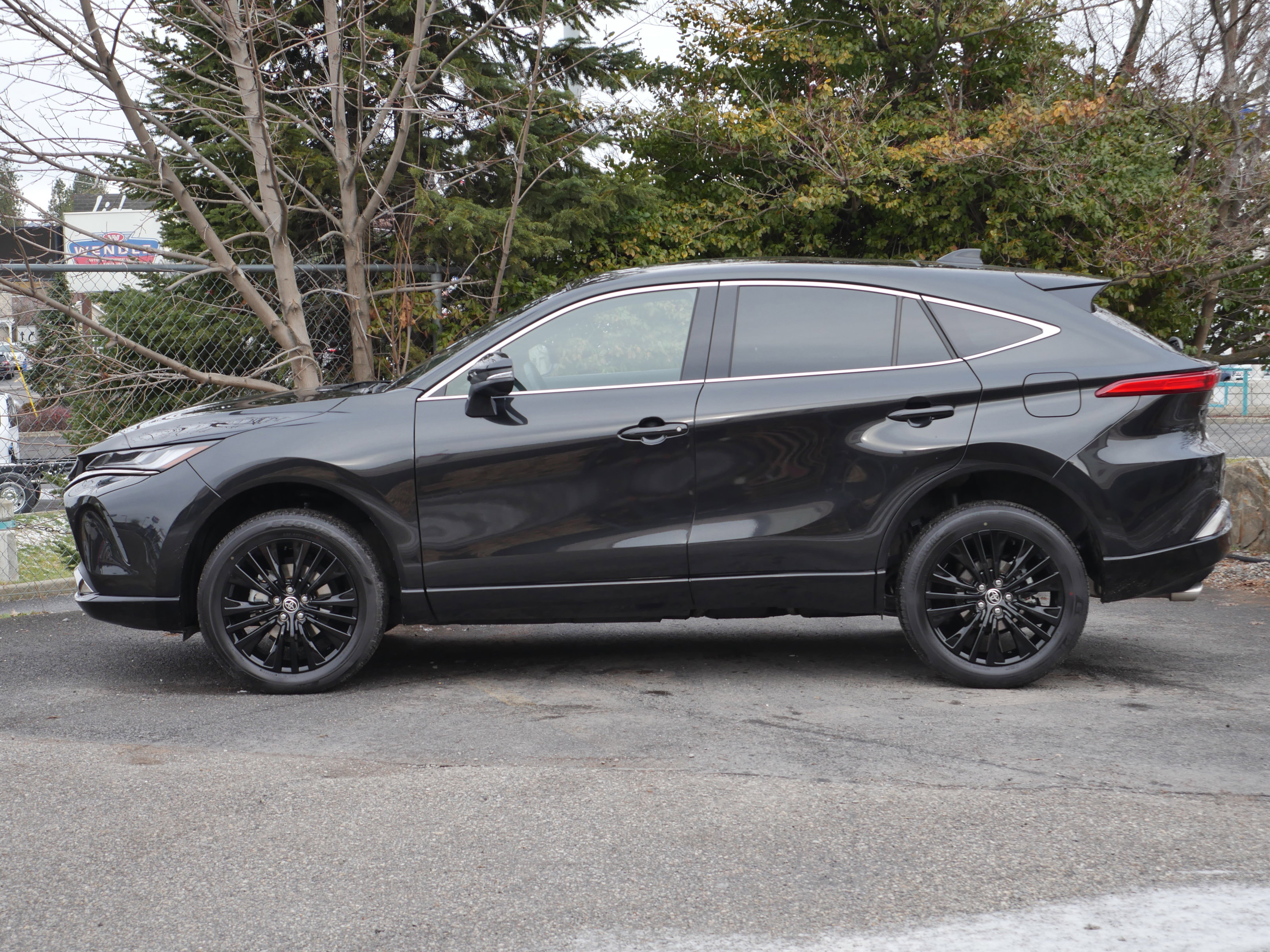 Used 2023 Toyota Venza Nightshade image 18