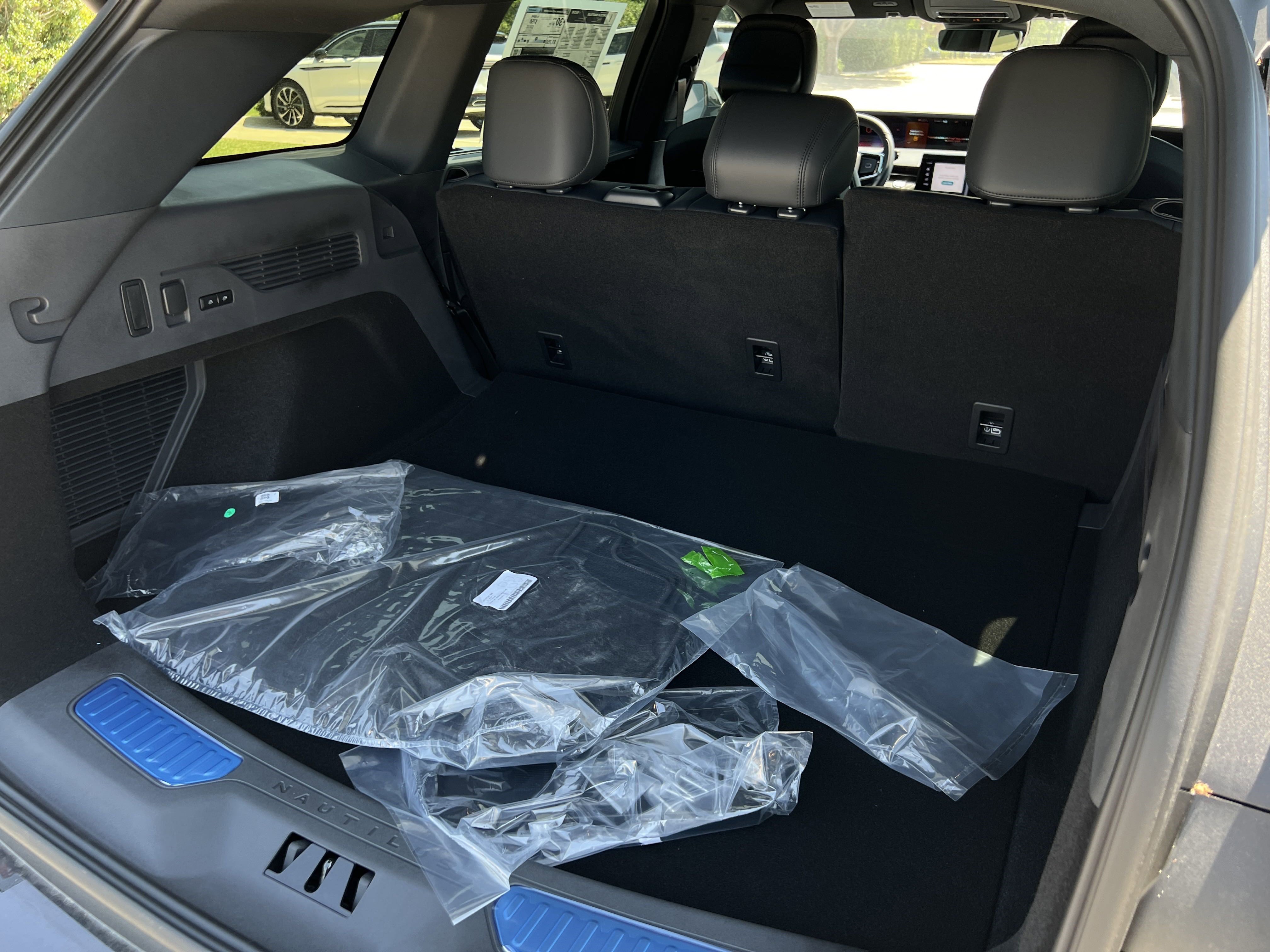 New 2025 Lincoln Nautilus Premier w/ Jet Appearance Package image 30