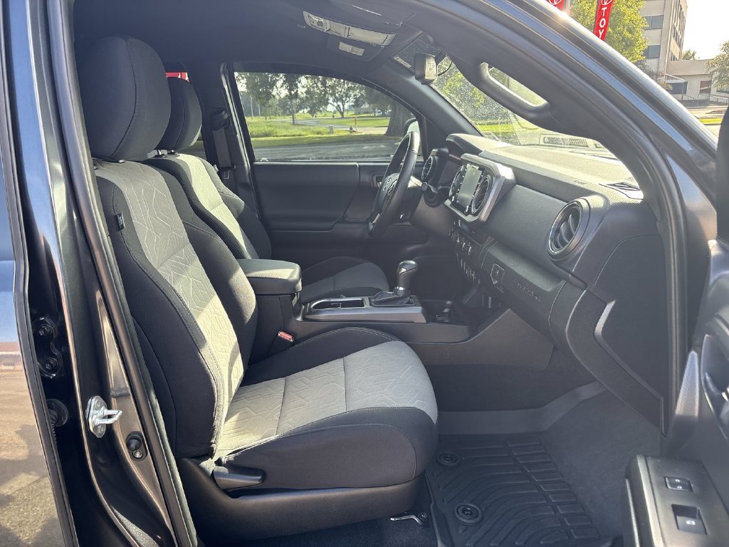 Used 2023 Toyota Tacoma TRD Sport w/ Advanced Technology Package AWD/4WD image 31
