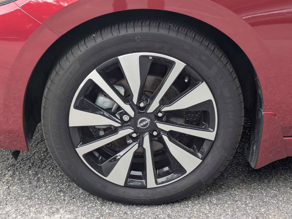 Used 2025 Nissan Sentra SV w/ SV Premium Package FWD image 11