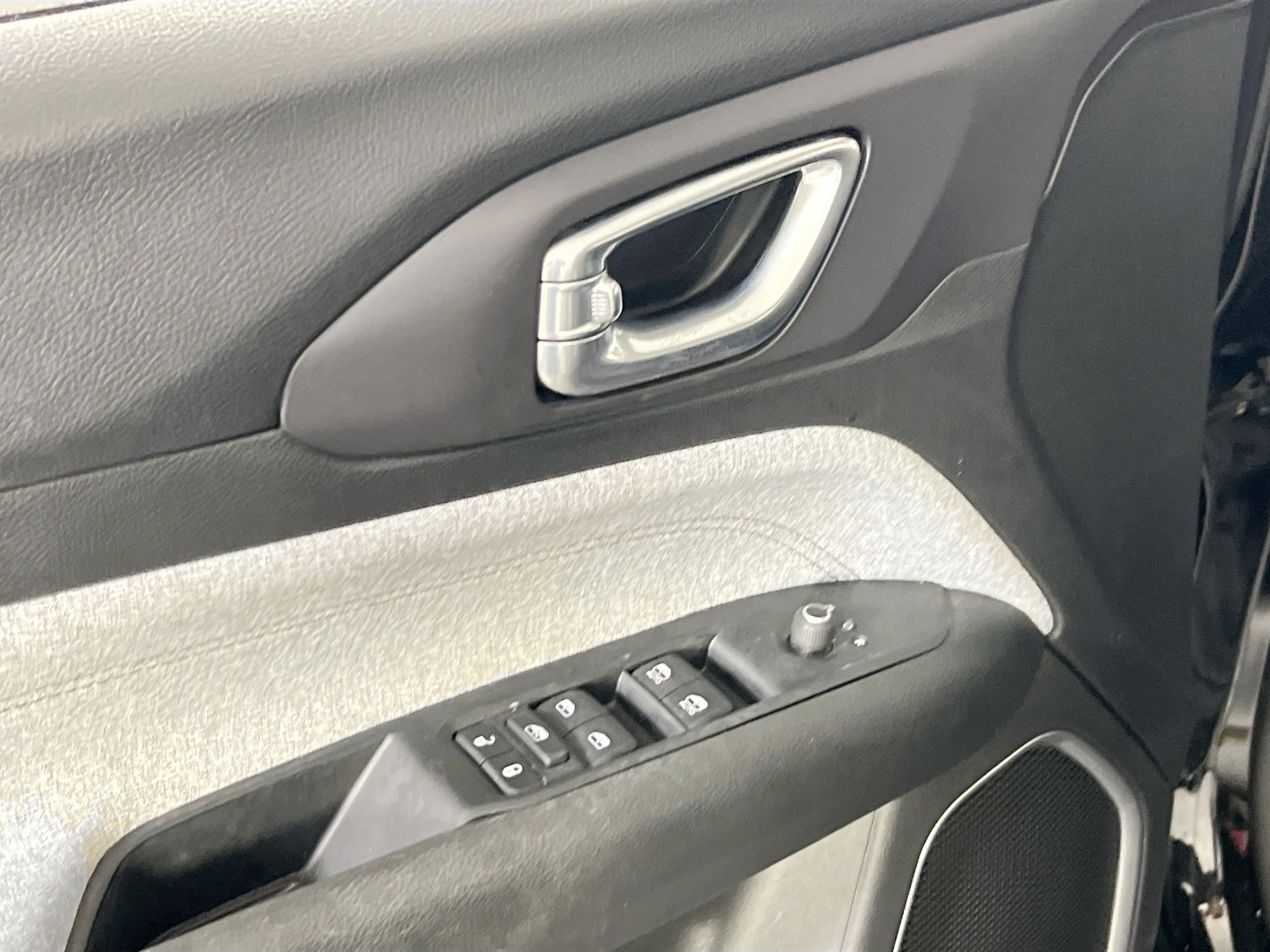 Used 2022 Jeep Compass Latitude image 17