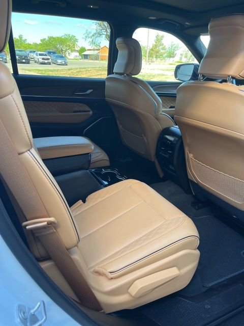 Used 2025 Jeep Grand Cherokee L Summit AWD/4WD image 10