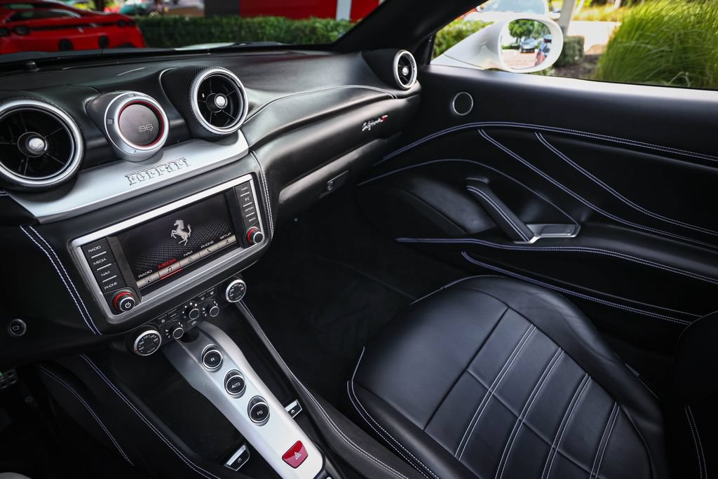 Used 2015 Ferrari California T RWD image 36