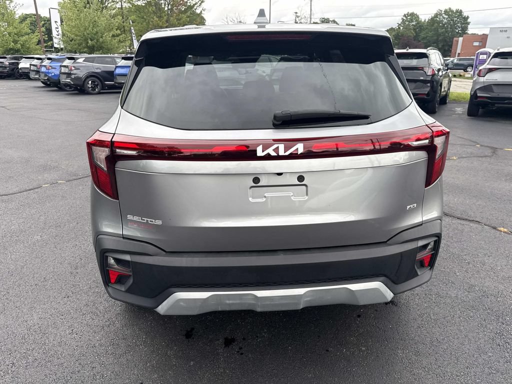 Used 2024 Kia Seltos LX AWD/4WD image 4
