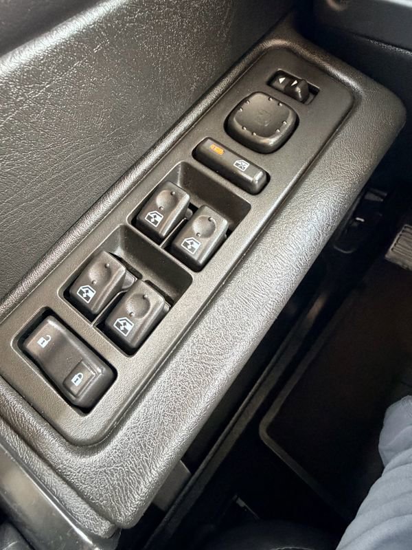 Used 2005 HUMMER H2 w/ Preferred Equipment Group image 34