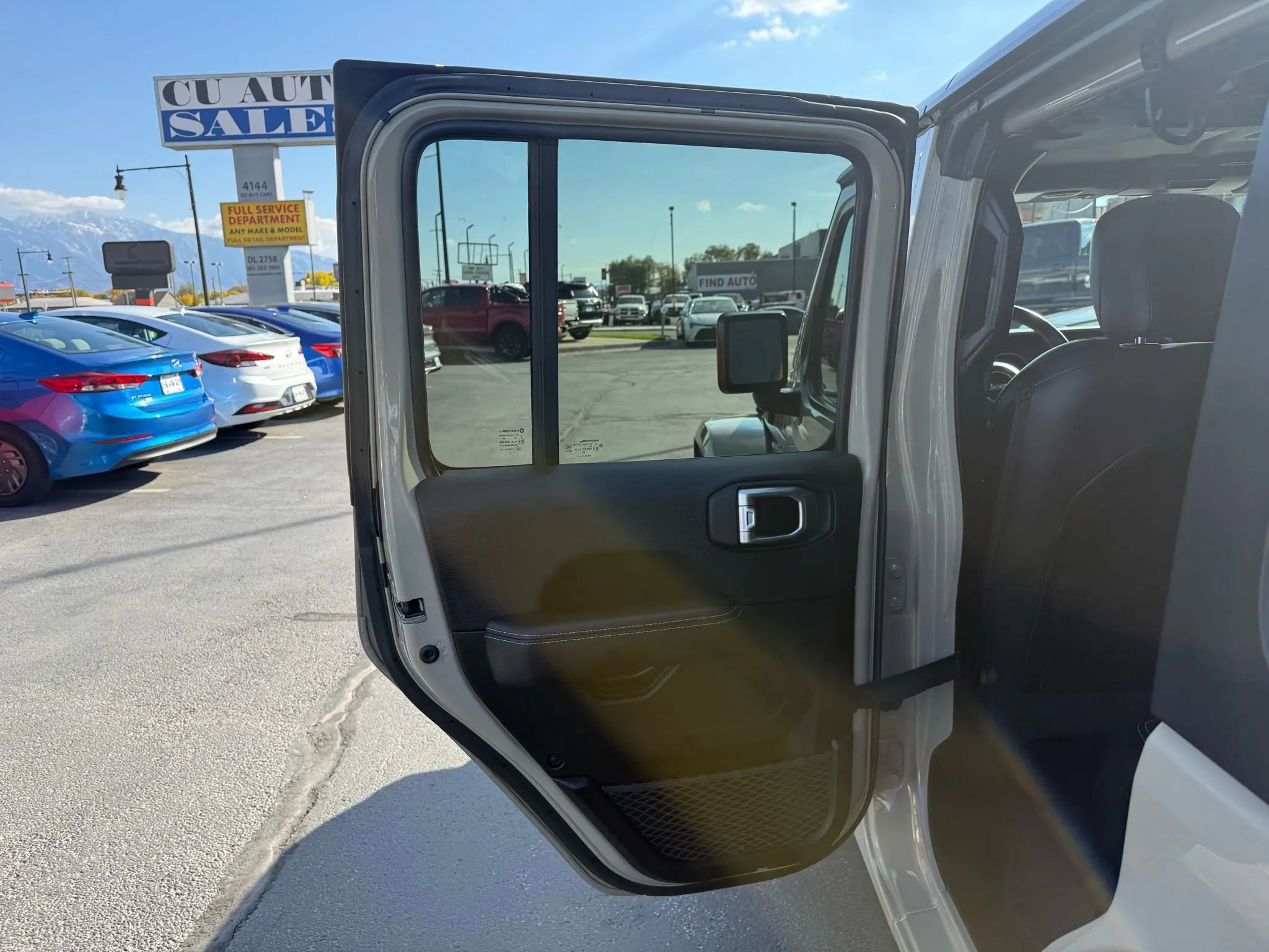 Used 2022 Jeep Wrangler Unlimited Sahara w/ Cold Weather Group image 27