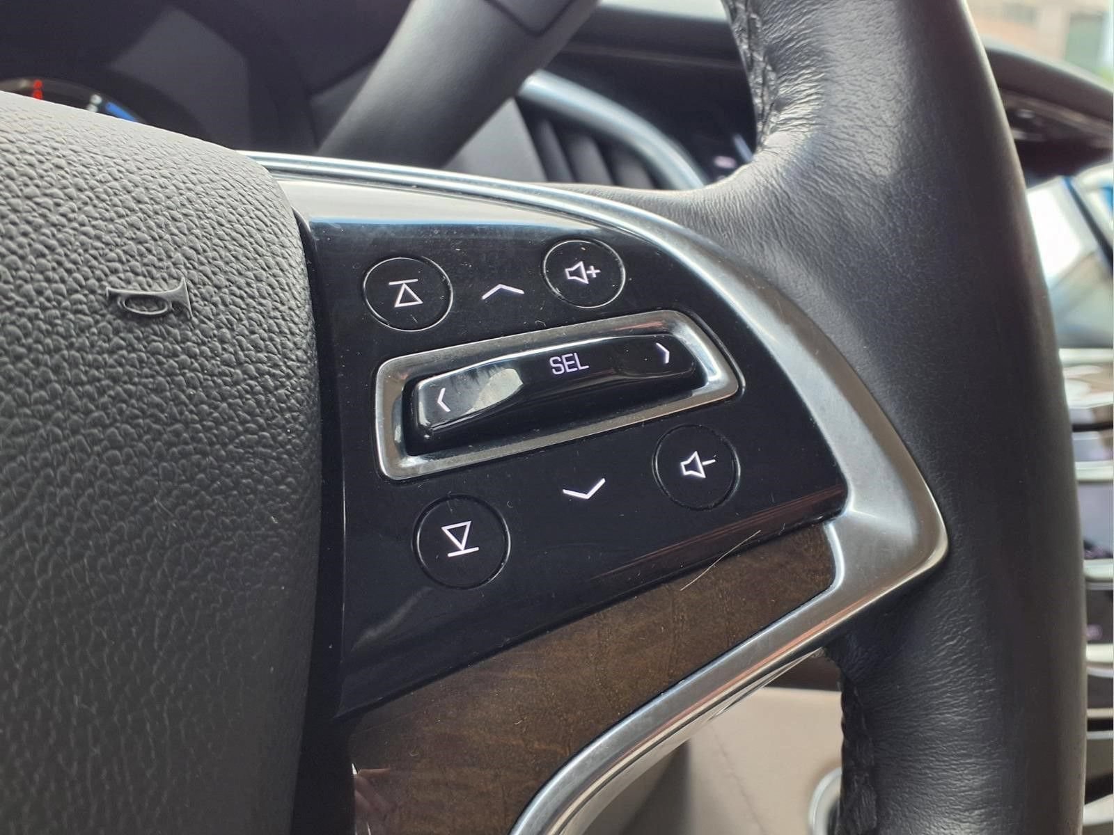 Used 2019 Cadillac Escalade ESV Premium Luxury RWD image 23