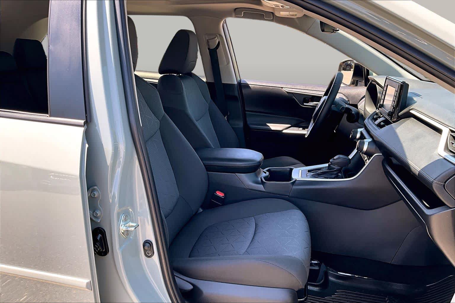 Certified 2022 Toyota RAV4 XLE w/ Convenience Package FWD image 8