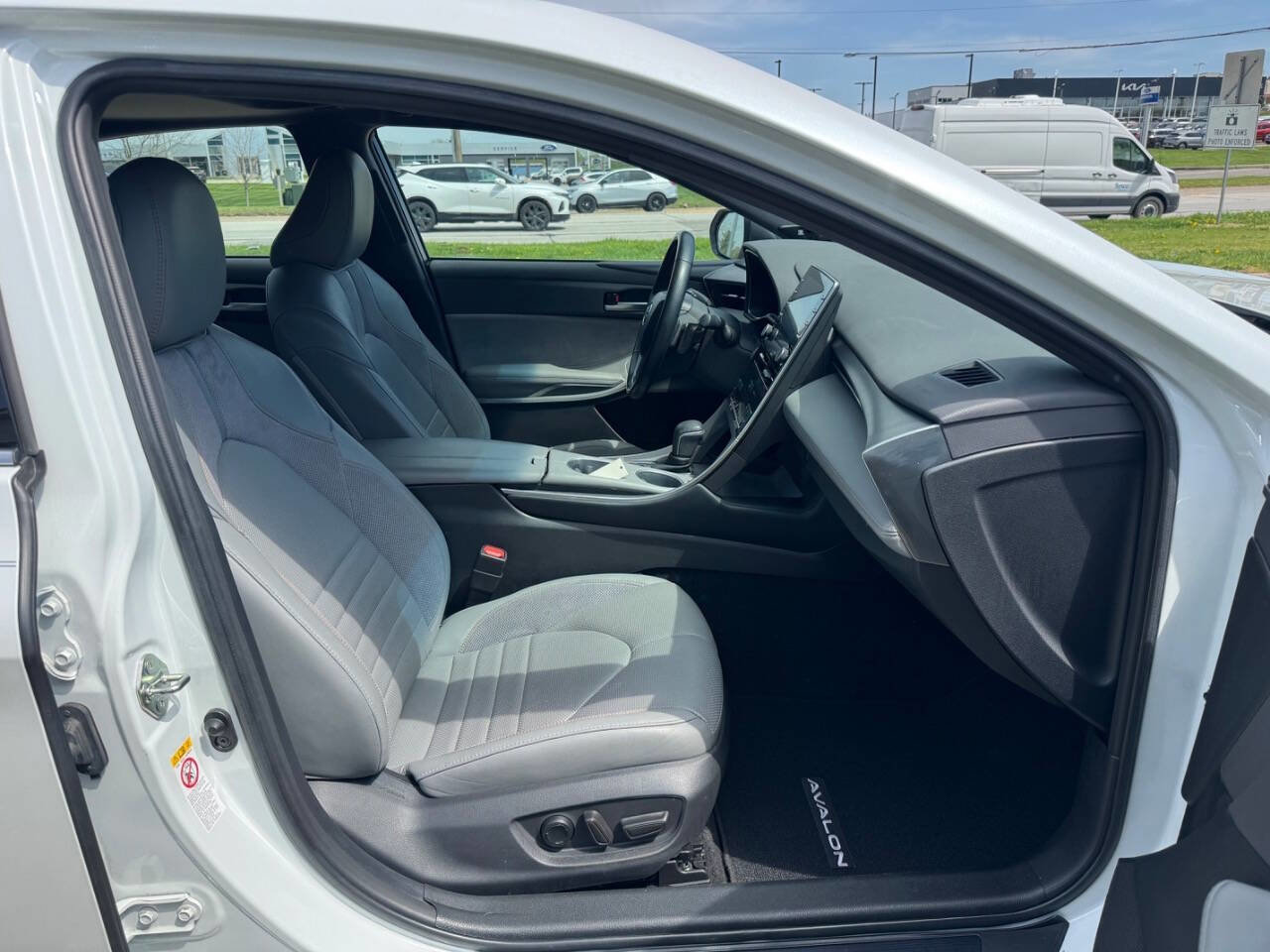 Used 2019 Toyota Avalon Touring w/ Advanced Safety Package FWD image 14