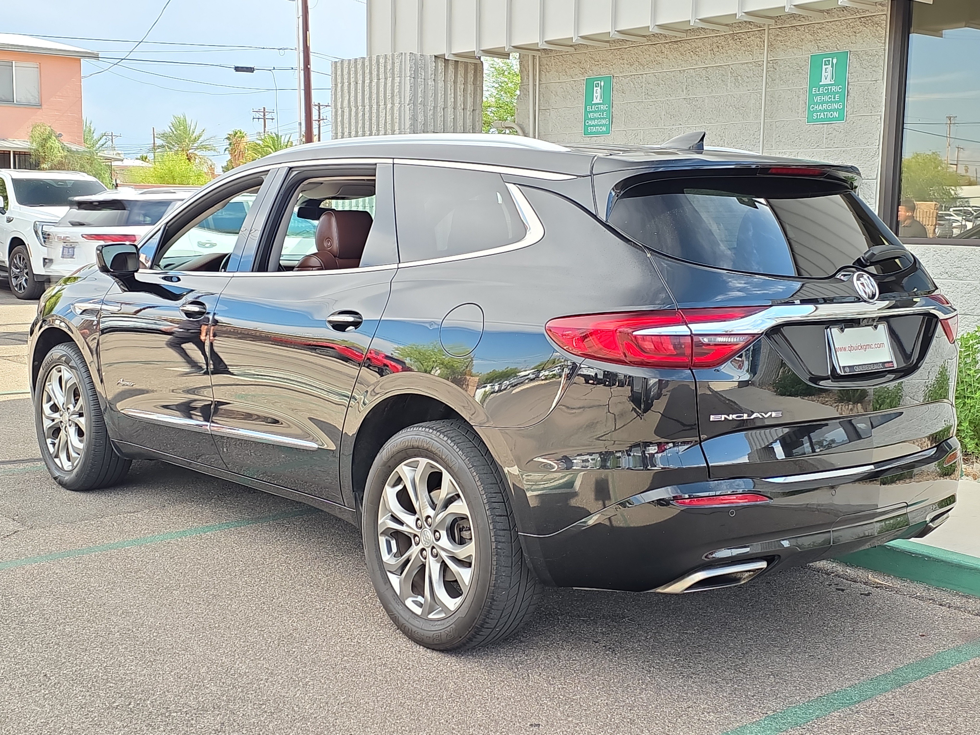 Used 2021 Buick Enclave Avenir w/ Avenir Technology Package FWD image 5