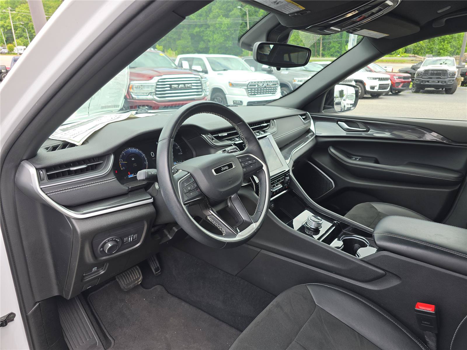 Used 2022 Jeep Grand Cherokee L Laredo AWD/4WD image 22