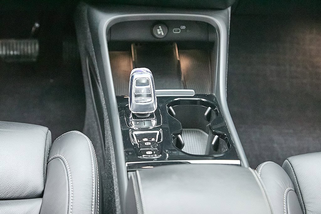 Certified 2023 Volvo XC40 B5 Plus w/ Driver Assist Package image 31