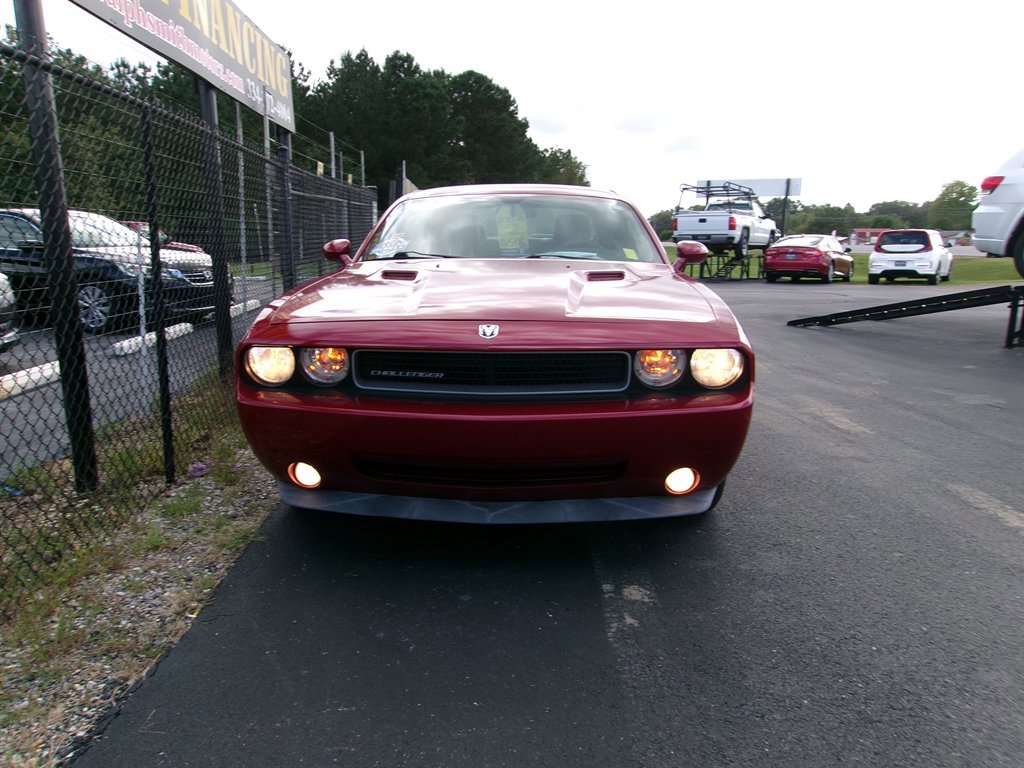 Used 2010 Dodge Challenger SE image 4