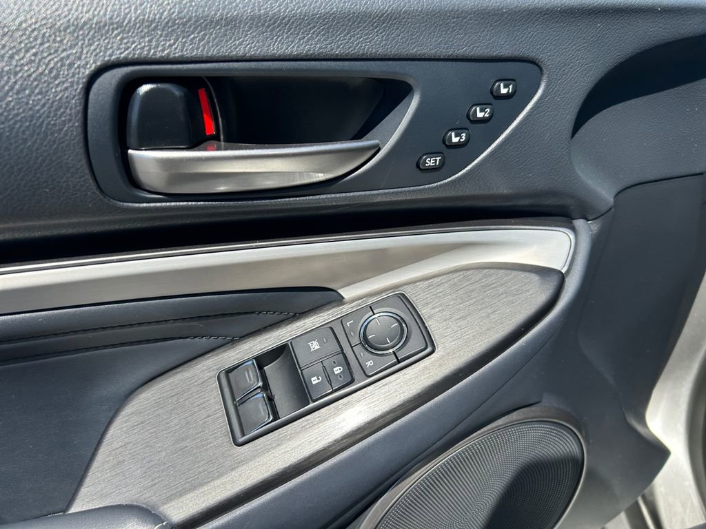 Used 2023 Lexus RC 350 F Sport image 25