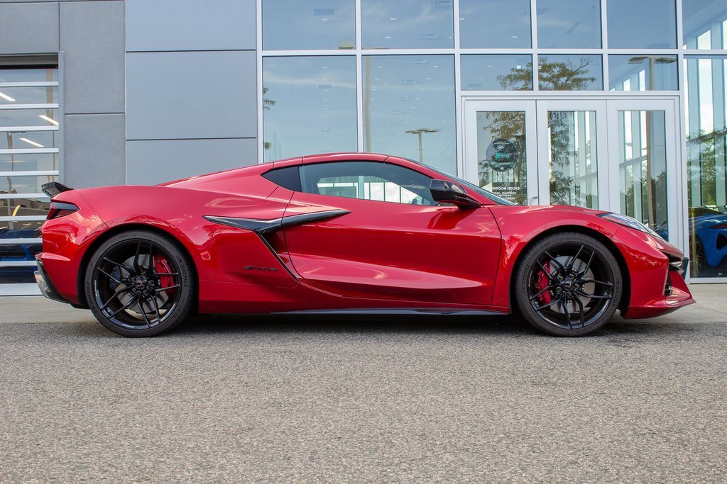 Used 2025 Chevrolet Corvette Z06 w/ Stealth Interior Trim Package image 4