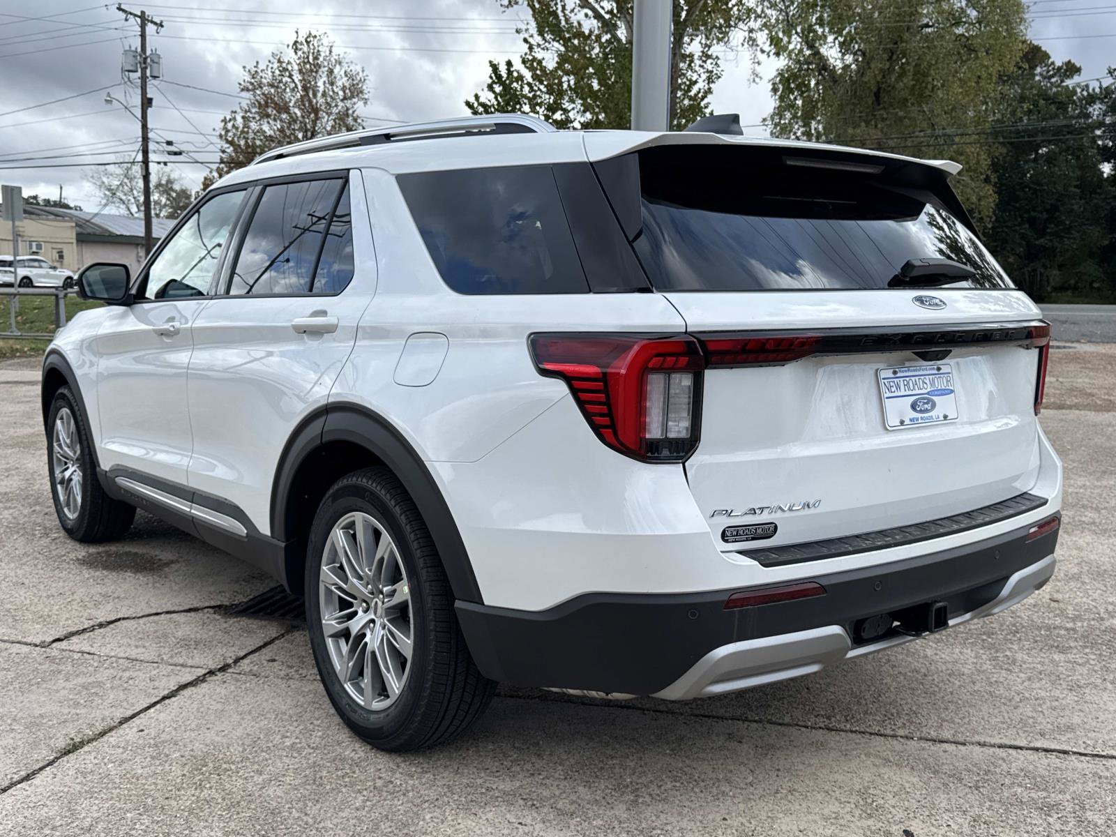 New 2026 Ford Explorer Platinum RWD image 4