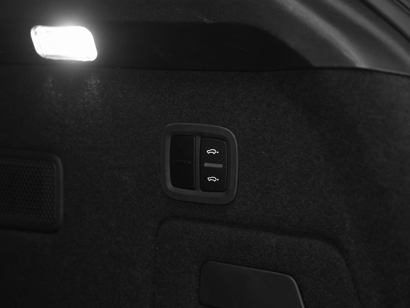 Certified 2025 Porsche Cayenne E-Hybrid AWD/4WD image 19
