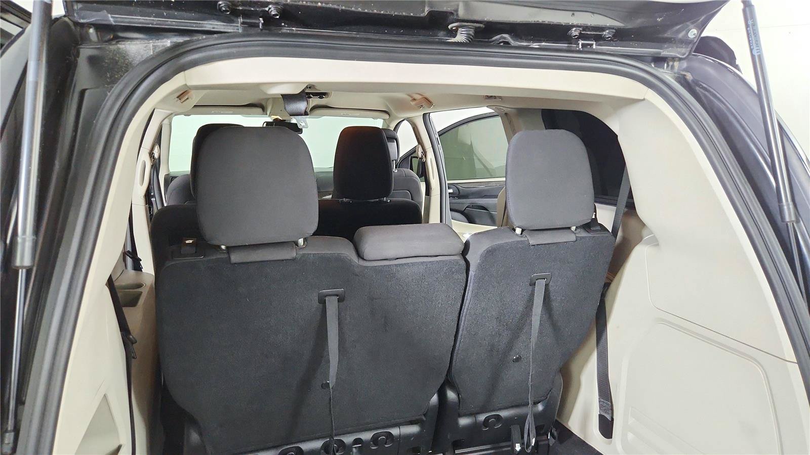 Used 2020 Dodge Grand Caravan SE FWD image 16