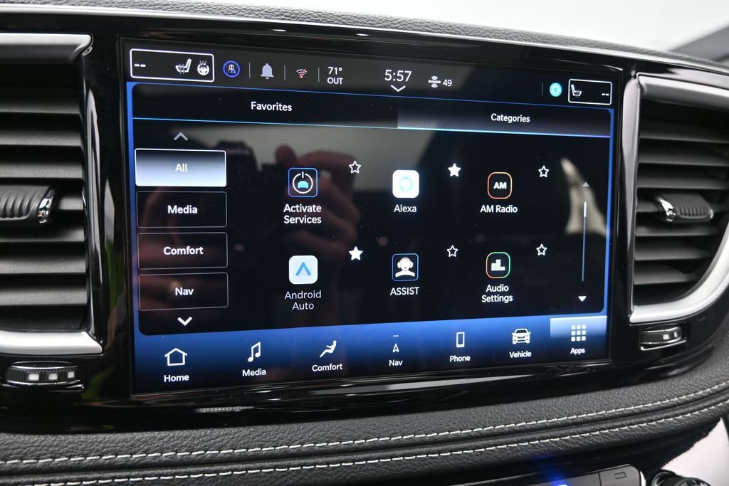 Used 2025 Chrysler Pacifica Limited FWD image 37