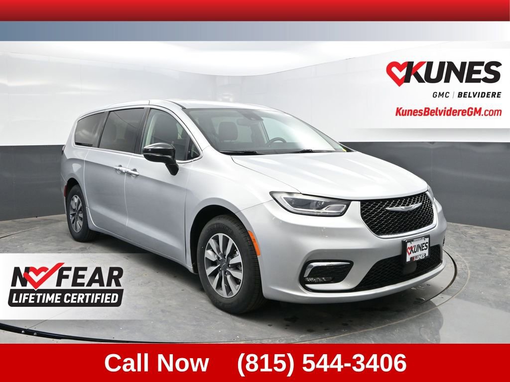 Used 2024 Chrysler Pacifica Limited