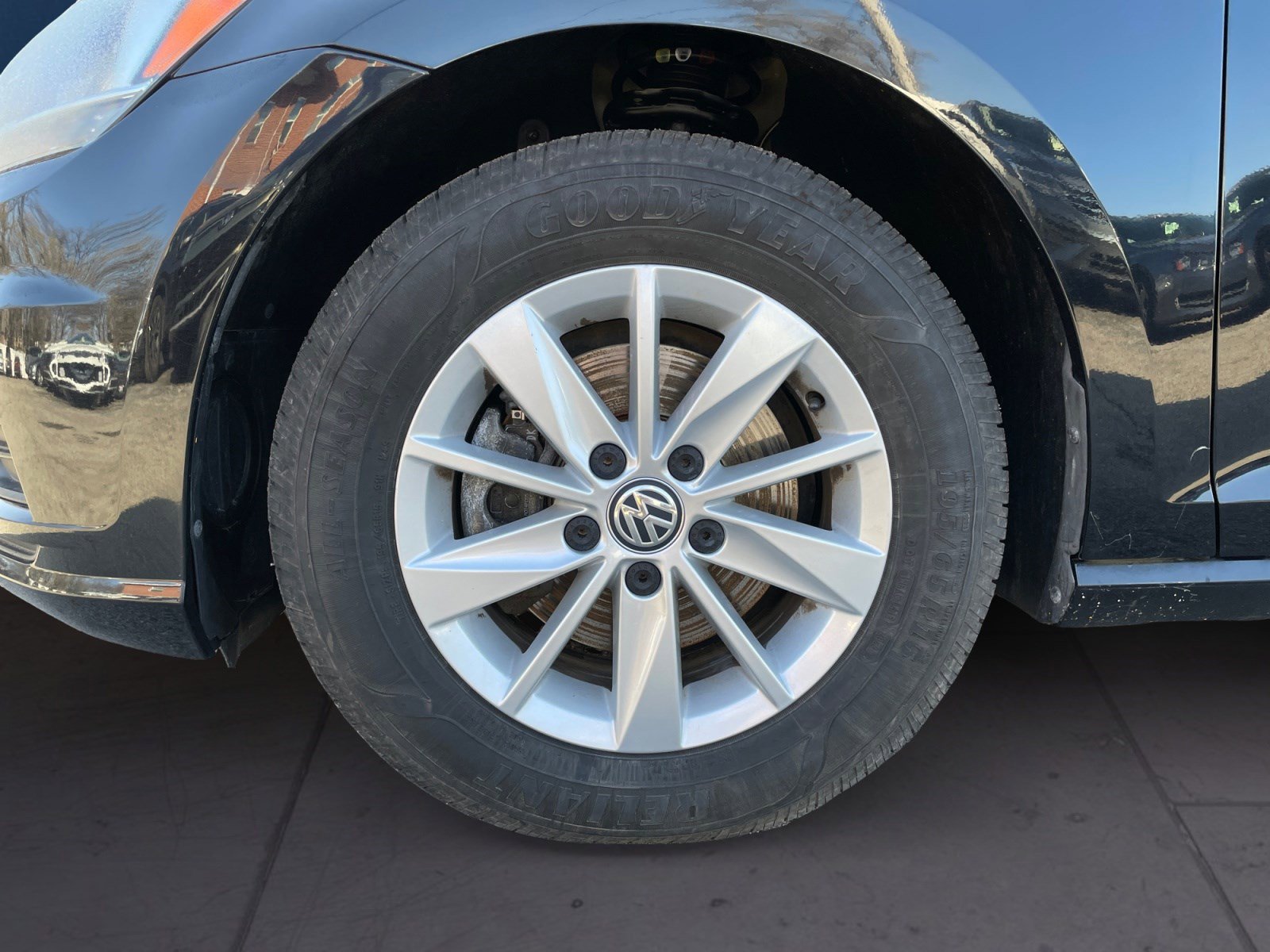 Used 2018 Volkswagen Golf S image 12