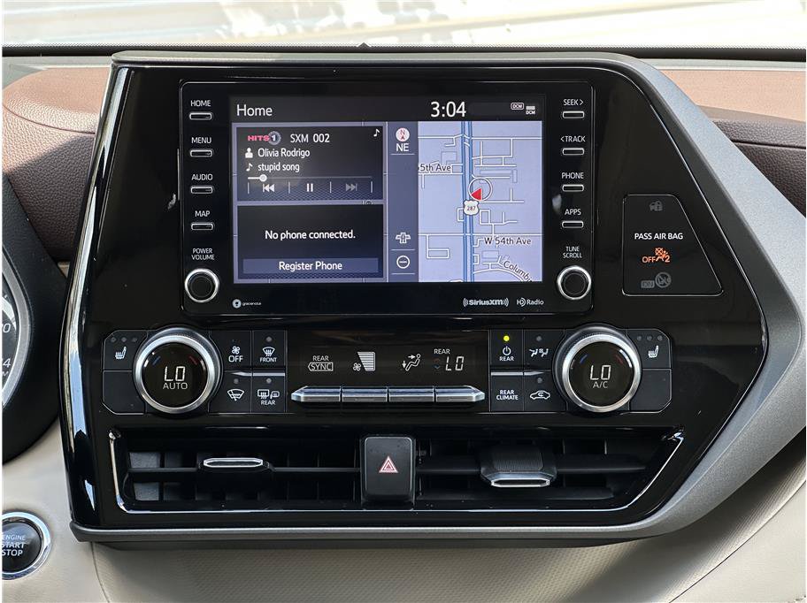 Used 2022 Toyota Highlander XLE AWD/4WD image 25