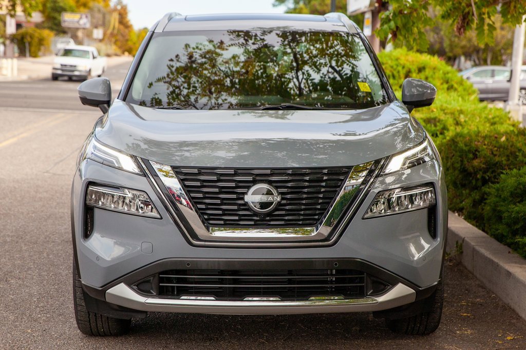 Used 2023 Nissan Rogue Platinum w/ Platinum Premium Package image 3