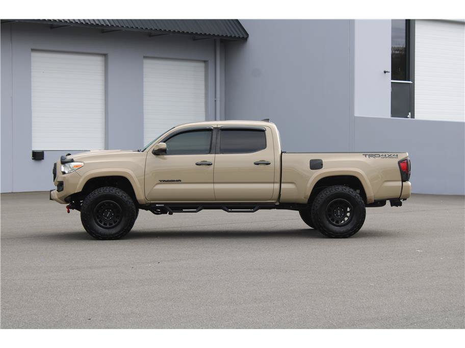 Used 2019 Toyota Tacoma TRD Sport w/ Exterior Package AWD/4WD image 2
